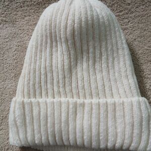 Source Unknown Cozy White Knit Beanie